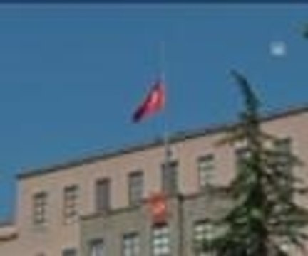 Gazze için bayraklar yarıya indirildi