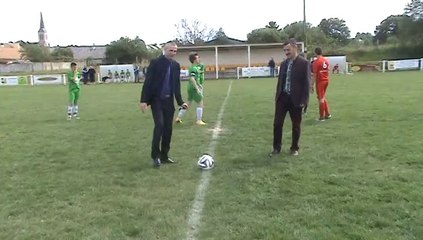 Coup d'envoi du match par Alexandre Clet et Jean Rapy