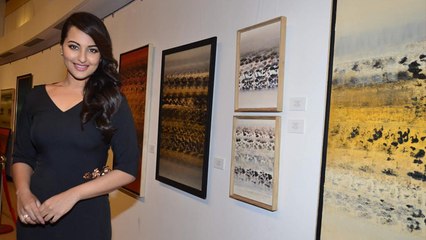 Sonakshi Sinha Inaugurates Prafulla Dahanukar's Art Exhibition !