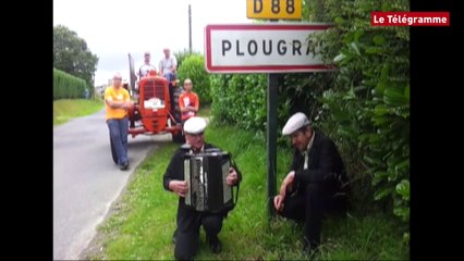 Plougras (22). Une histoire de fous et de vieux tracteurs