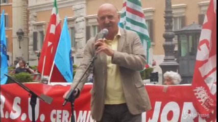 Sindacati in piazza: Gente se la passa così male che non può aspettare