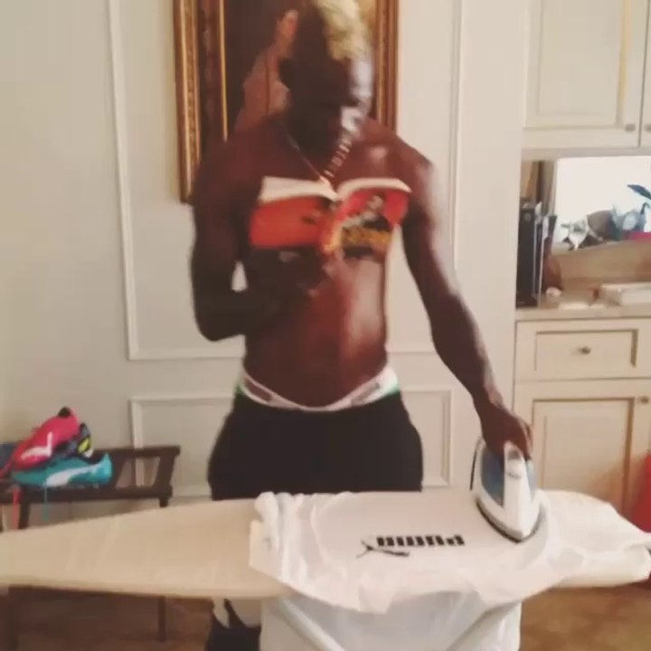 Mario Balotelli demonstrates unique ironing method in brilliant Instagram video - Dirty Tackle - Yahoo Sports
