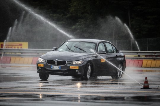 Pourquoi monter les pneus neufs à l'arrière plutôt qu'à l'avant ?