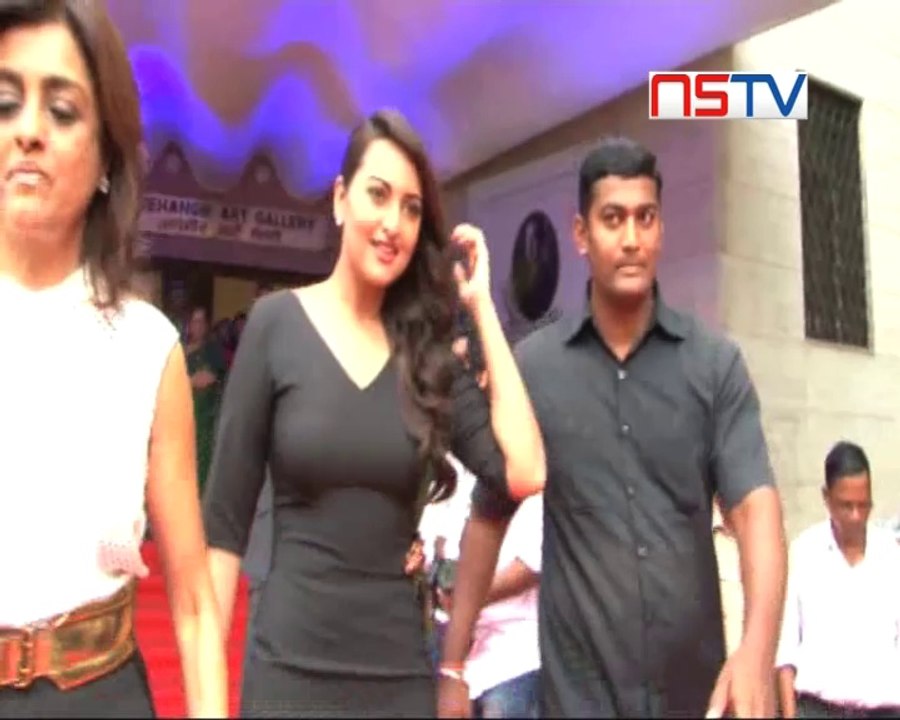 Sonakshi Sinha looks hot in Black outfits