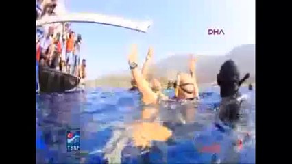 Milli yüzücü Derya, kırdığı Dünya rekorunu Somalı madencilere ve ODTÜ'lülere adadı