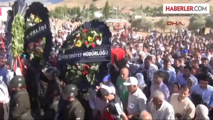 Şehit İki Askerin Baba Evlerine Ateş Düştü