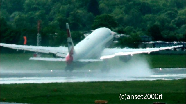 Boeing 777 British Airways. Takeoff at London Gatwick Airport. Good View of GE90 Jet Engine