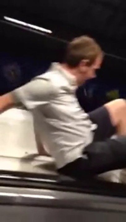 Essayer de decendre les escalators en courant : mauvaise idée - FAIL!