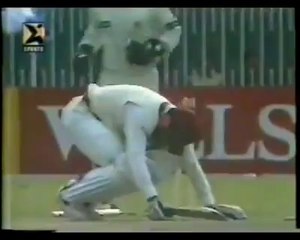 Brian Lara flattened by Waqar Younis - SWIFT YORKER