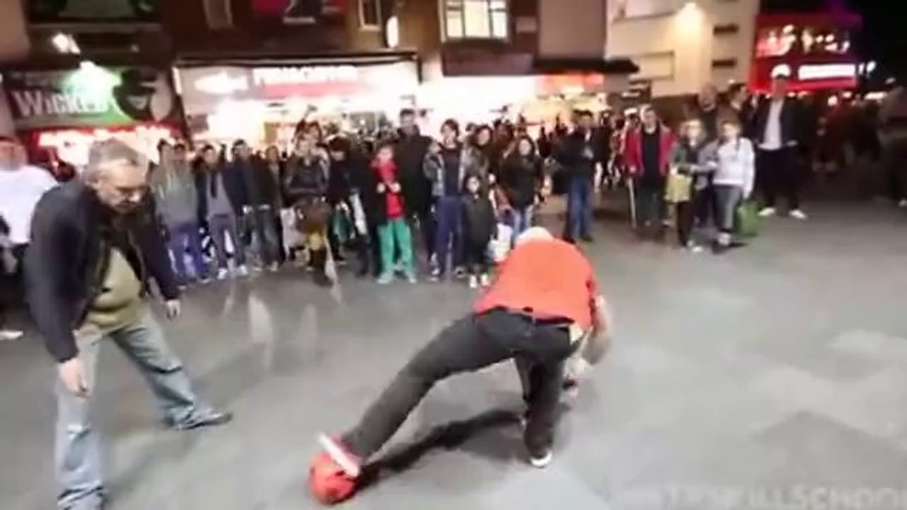 Sean Garnier Freestyle - Top Cambazı Yaşlı Adamla Dalga Geçiyor