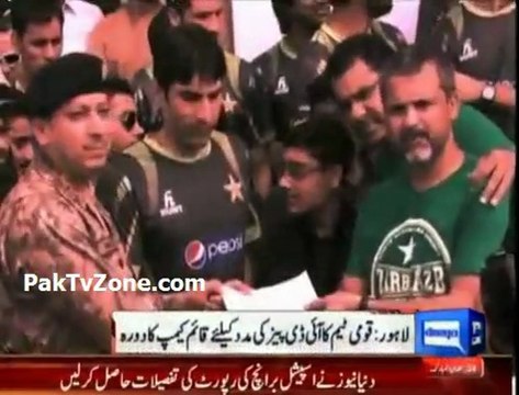 Pakistan cricket team visits IDPs relief camp in Lahore