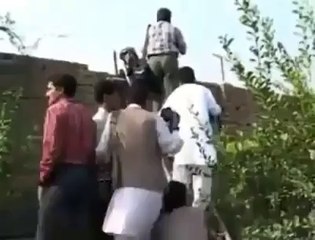 KPK CRY - لانگ مارچ میں پولیس سے بھاگنے والا سراج الحق - Facebook‬