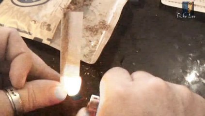 Tutorial come rollare una sigaretta a bandiera senza la macchinetta
