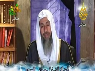 هل التعوذ من أربع بعد التشهد واجب أم مستحب ؟