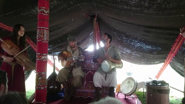 Les DAYAZELL!!! Durant la fête des remparts de Dinan! Musiciens médiévaux aux influences méditerranéennes.
