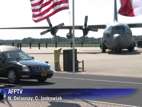 En deuil, les Pays-Bas accueillent les premières dépouilles des victimes du vol MH17