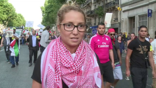 Paris:des milliers de personnes défilent sous haute surveillance