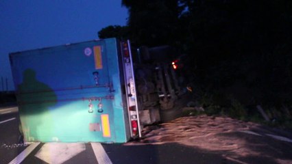 camion couché sur l A1