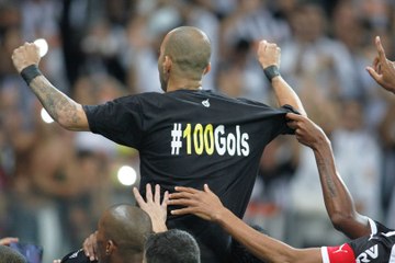 Tải video: Para comemorar! Tardelli chega ao 100º gol pelo Atlético-MG