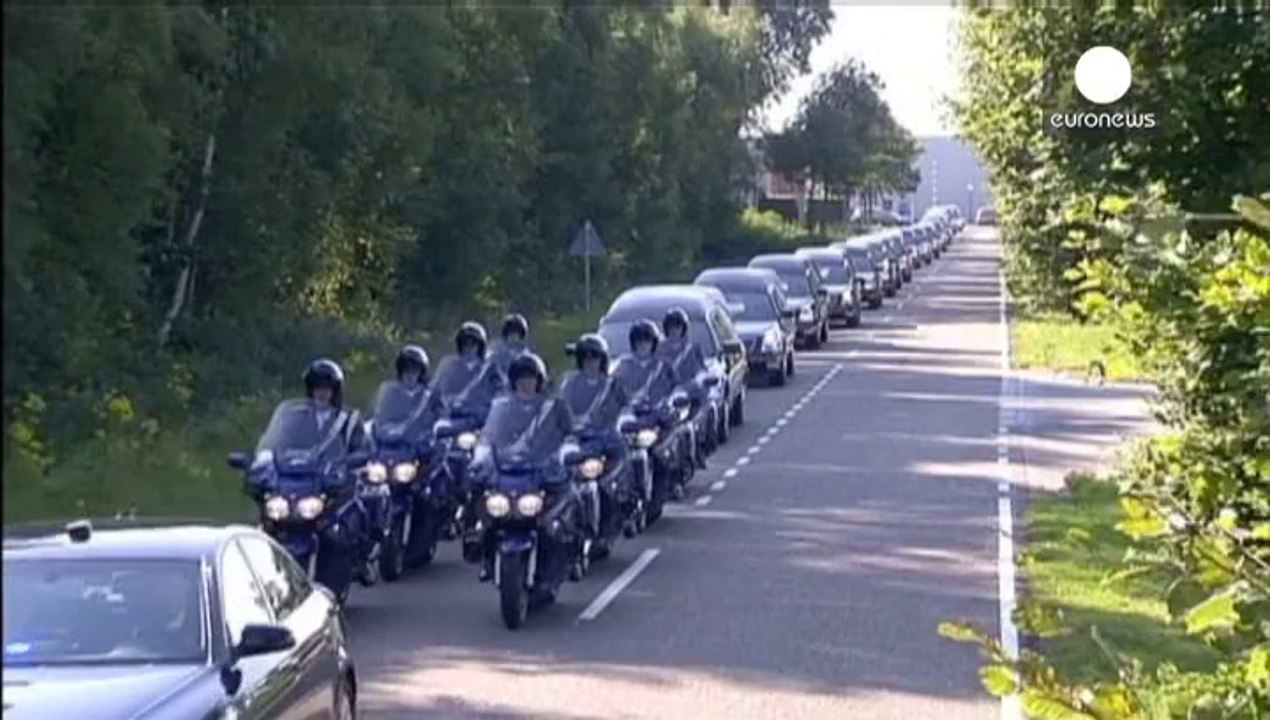 The Dutch march in silence after a day of mourning for the victims of flight MH17