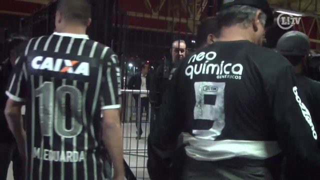 Torcedores do Timão encontram portões do Metrô fechados