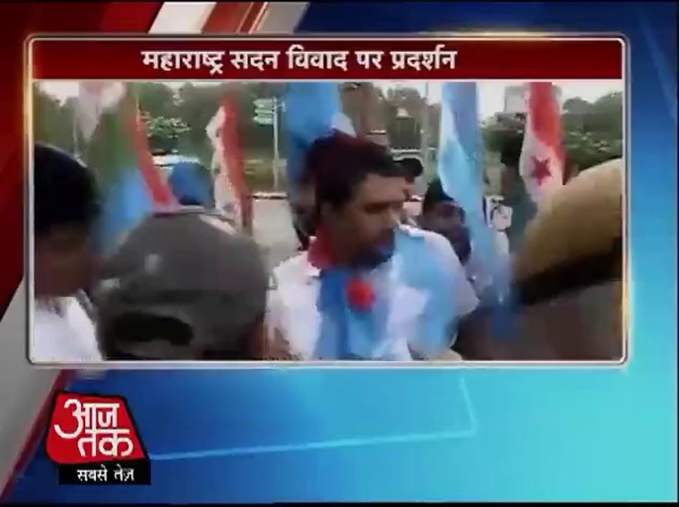 NSUI protests on Maharastra Assembly
