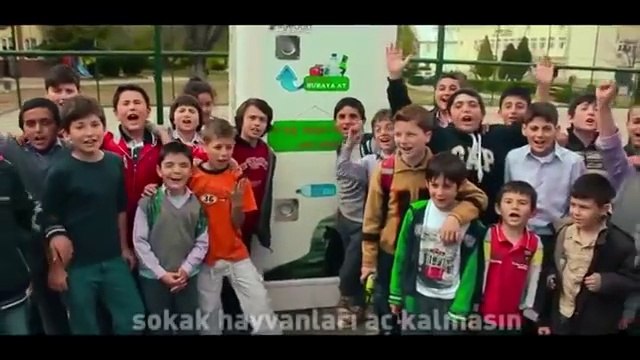 Throw plastic bottle in the trash and feed an abandoned dog : new awesome dog food machine!