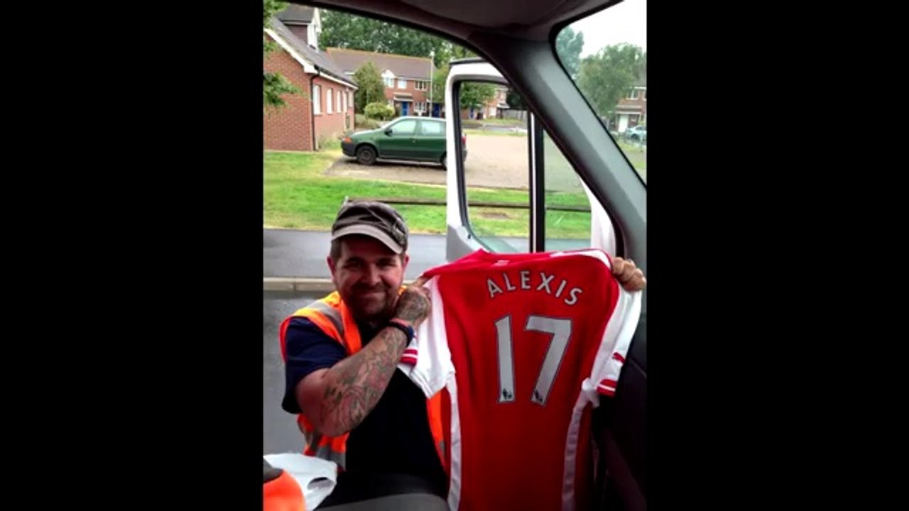 Alexis Sanchez - First time in Arsenal training ground 2014