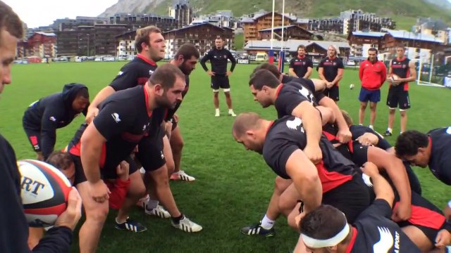 Intense séance de mêlée pour les avants du RCT à Tignes