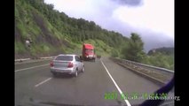 Les accidents de camion les plus violent jamais vu! Compilation de crash!