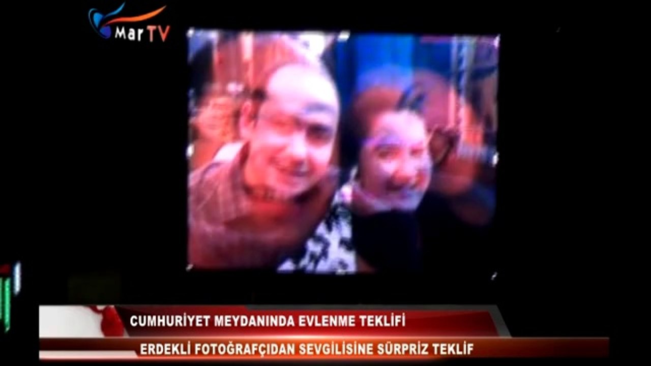 CUMHURİYET MEYDANINDA EVLENME TEKLİFİ