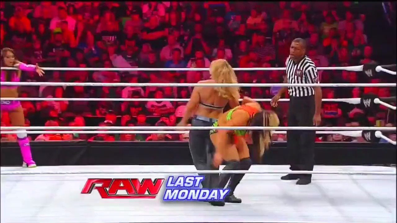 WWE SmackDown 17.08.2012 - Eve Torres vs.Kaitlyn