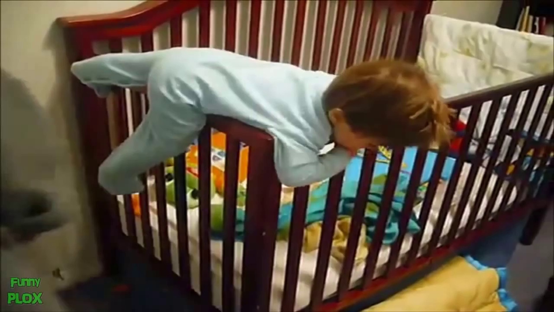 Ces bébés font tout pour tenter d'escalader leur lit ! - Vidéo Dailymotion