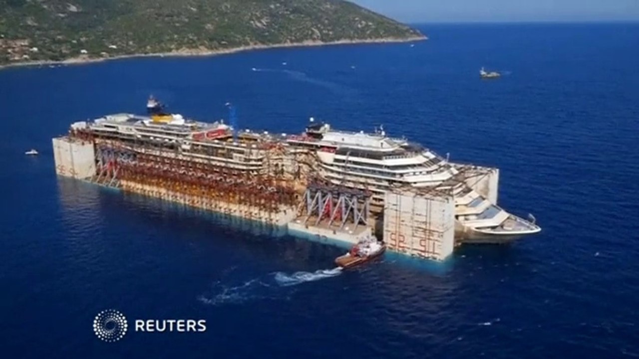Le départ du « Costa-Concordia » filmé par un quadcopter