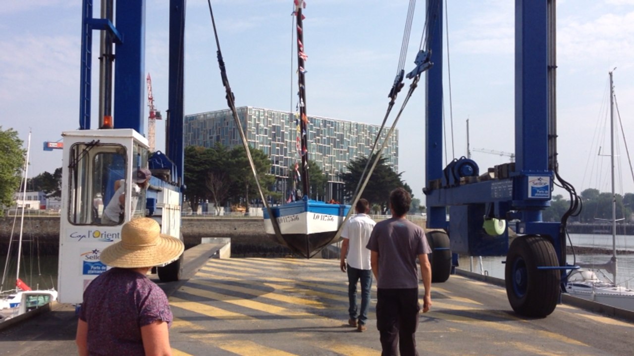 Un petit bateau de 1936 retapé par deux amis