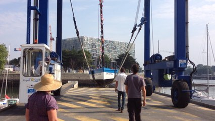 Un petit bateau de 1936 retapé par deux amis