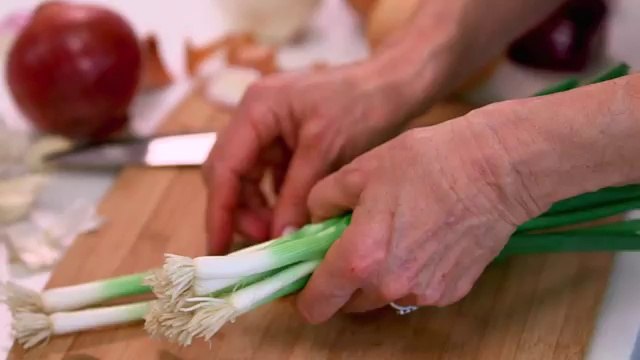Diet tips - How to select and cut an onion - Herbalife Advice