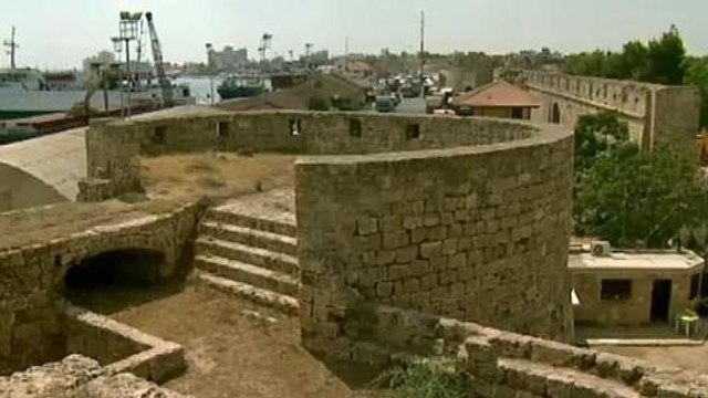 Turkish and Greek Cypriots unite to restore fort