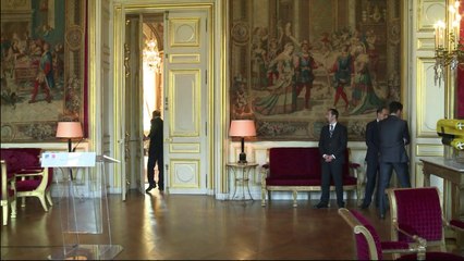 L'avion disparu d'Air Algérie s'est "probablement écrasé" dit Fabius