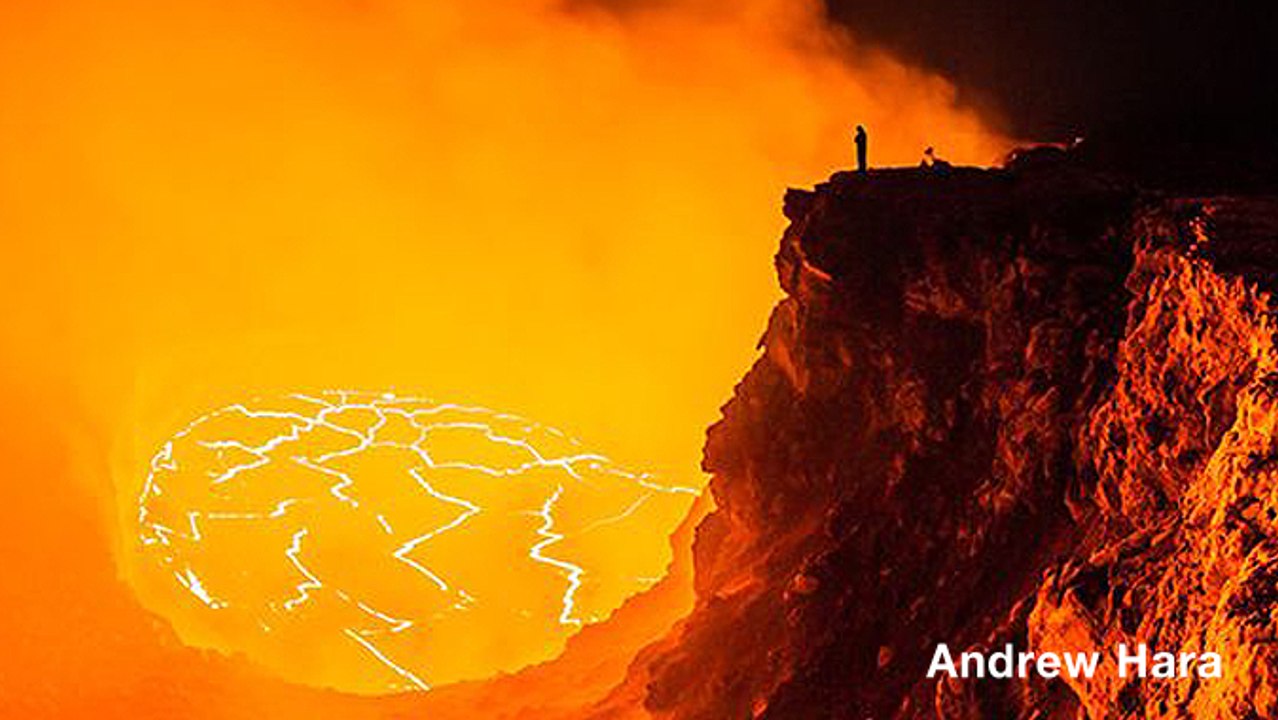 Photographer Takes Astonishing “Selfie” On Edge Of Hawaiian Volcano