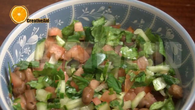 طريقة سهلة وشهية لعمل طبق الفول بالزيت مع السلطة