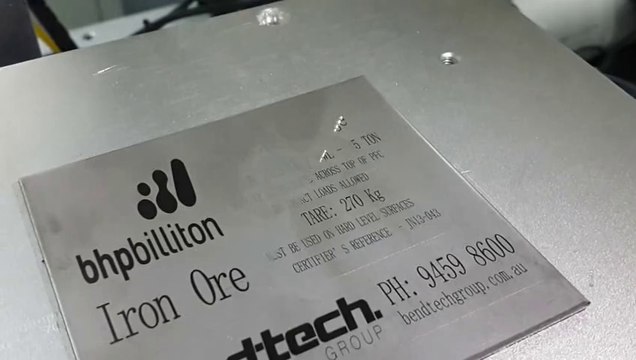 China Raycus fiber laser engraver: metal stainless steel laser engraving etching