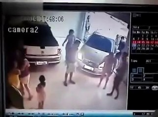 Un bébé se fait écraser par une voiture et… survit