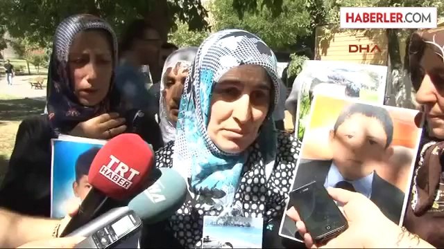 PKK'dan Kaçan Genç, Diyarbakır'da Eylem Yapan Ailesine Kavuştu