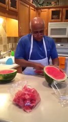 Tem De Ver A Forma Mais Fantástica De Cortar Uma Melancia