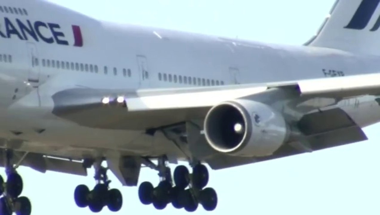 Air France - Boeing  747 - Fancy Landing  in Boston