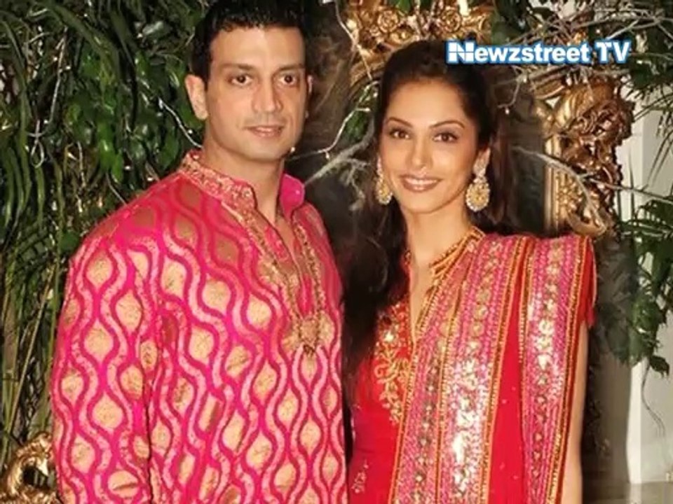 Actor Isha Koppikar delivers her first child