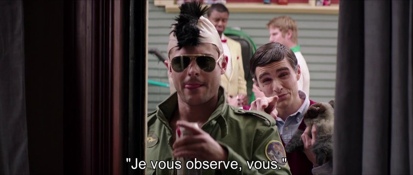 Nos Pires Voisins / Extrait 2 VOST « Soirée Robert De Niro chez Delta Psi » [Au cinéma le 6 août]