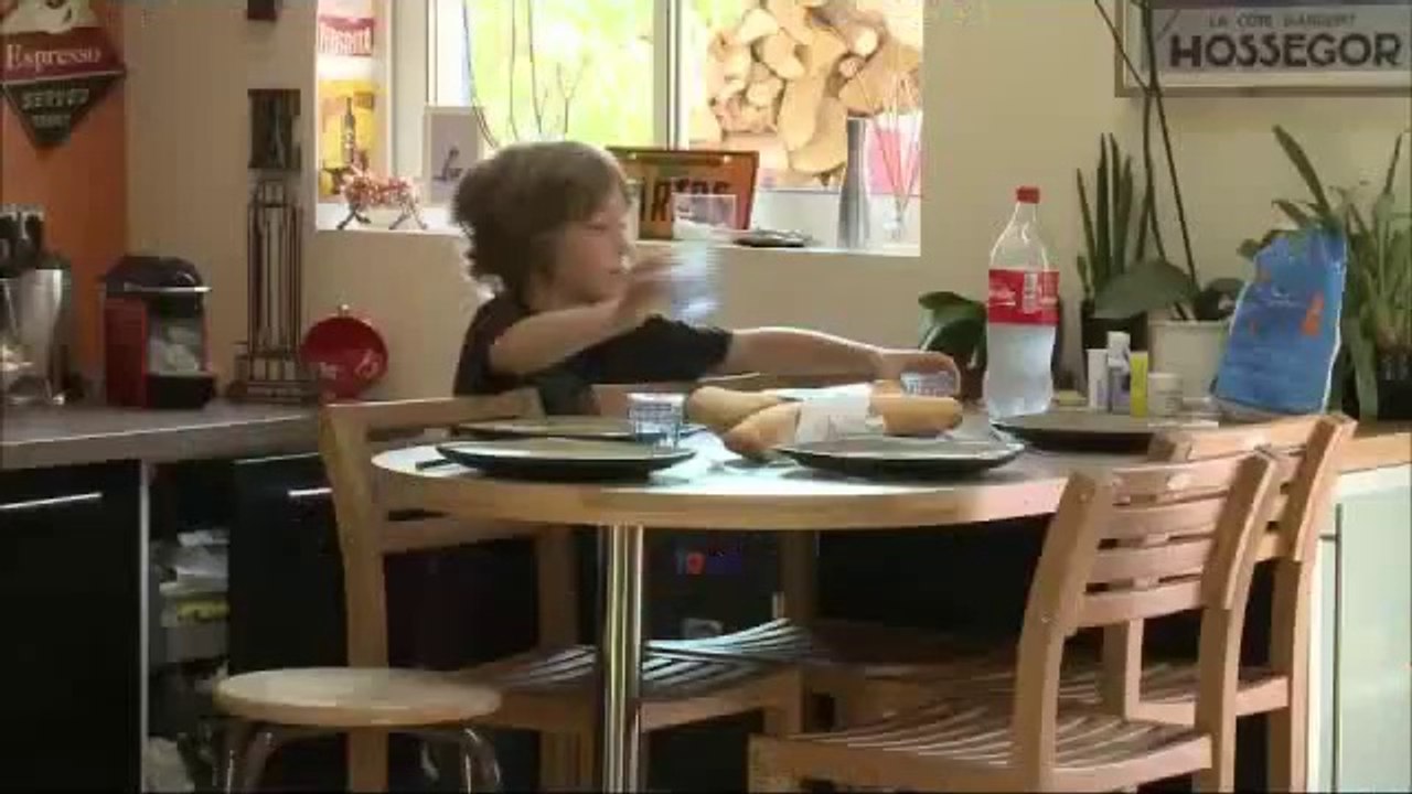 Zone interdite : Les anges gardiens de vos vacances - Ile de la Réunion - M6 23/07/2014