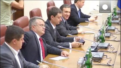 Ukrayna parlamentosu Yatsenyuk'un istifasını oylayacak